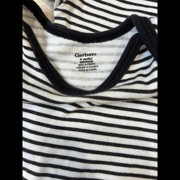 2 PACK GERBER BABY BOYS ONESIES STRIPED BLACK / WHITE COTTON SIZE 12 MONTHS - Picture 2 of 2